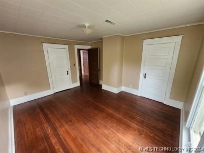 spare room featuring dark hardwood / wood-style floors