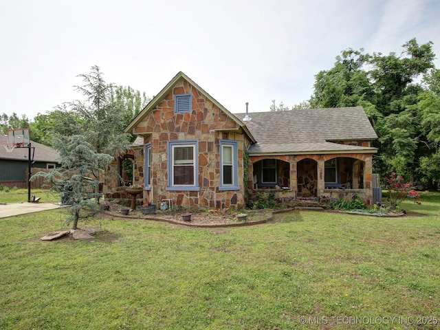 view of front of property with a front lawn, central AC unit, and a porch