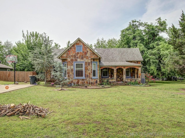 view of front of house featuring a porch and a front lawn