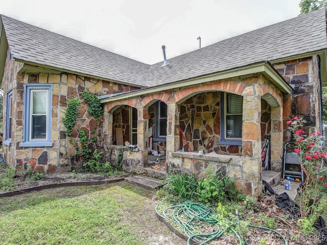 property entrance featuring covered porch