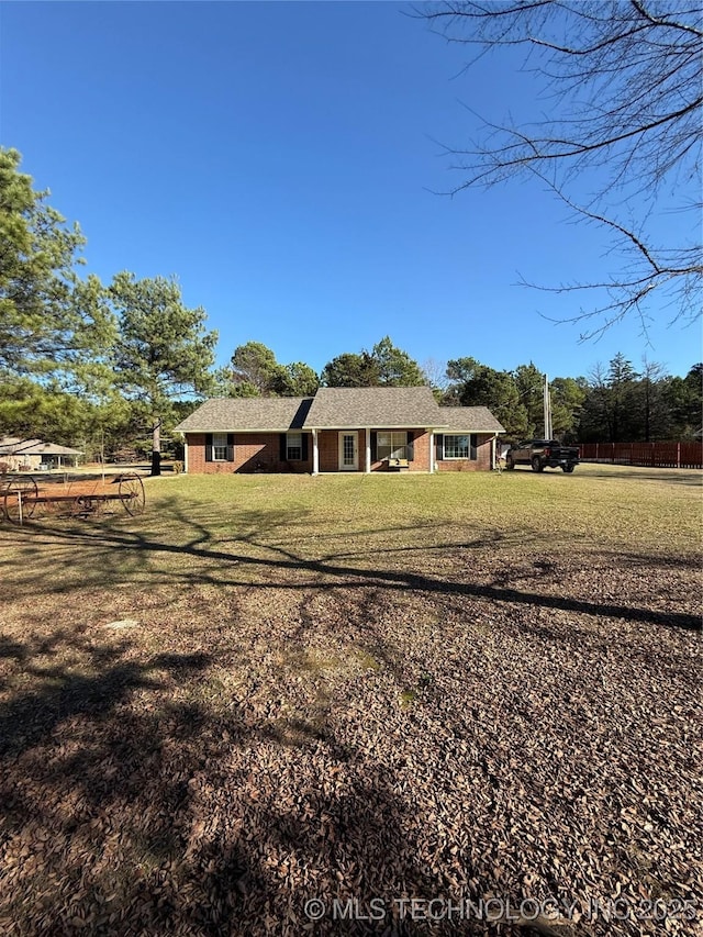 view of front facade featuring a front lawn