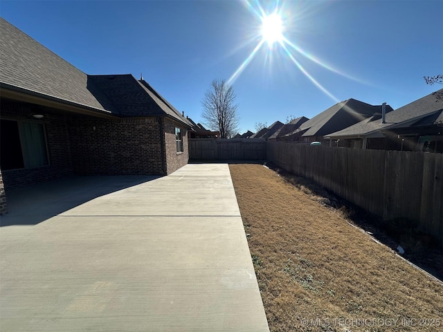 view of yard featuring a patio area