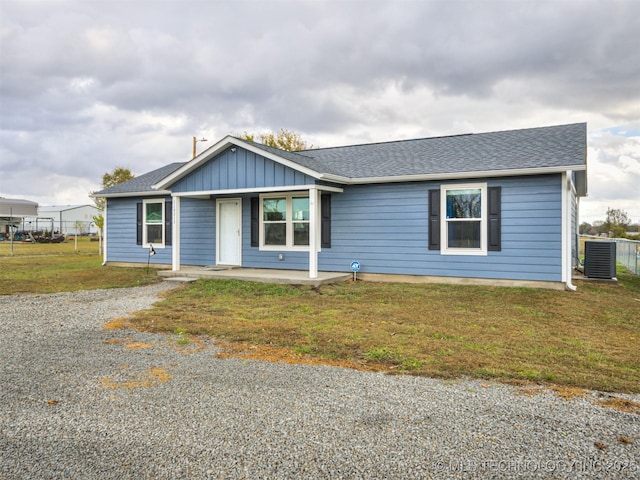 ranch-style house featuring central AC unit and a front yard