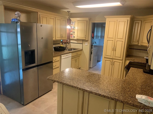 kitchen with dishwasher, sink, stainless steel refrigerator with ice dispenser, decorative light fixtures, and cream cabinetry