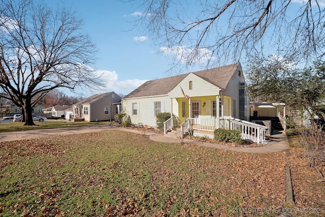 view of front of property featuring a porch and a front yard