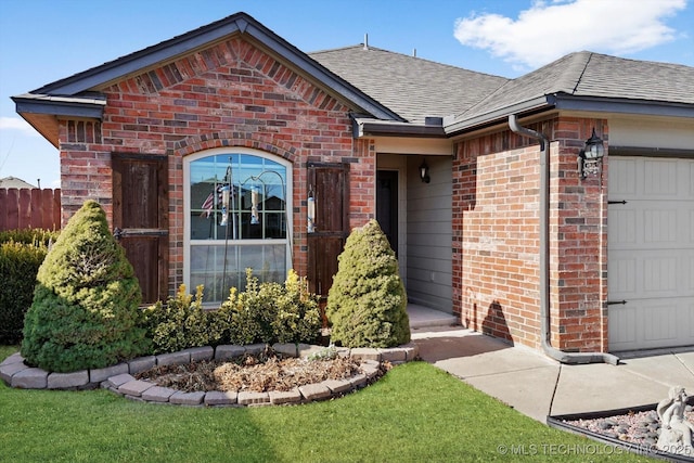 view of front of house featuring a garage and a front lawn