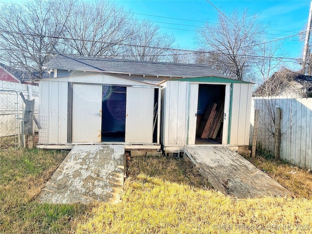 view of outbuilding