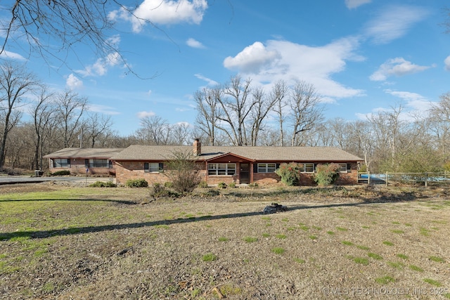 single story home featuring a front yard