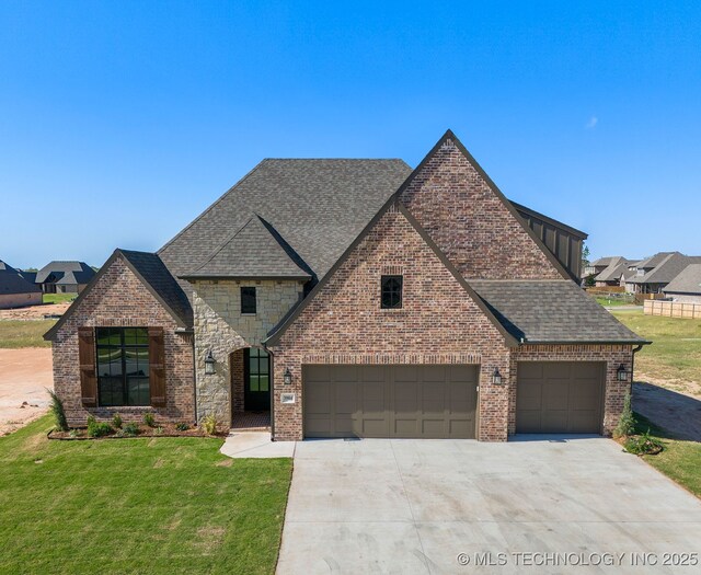 view of front of house featuring a garage and a front yard