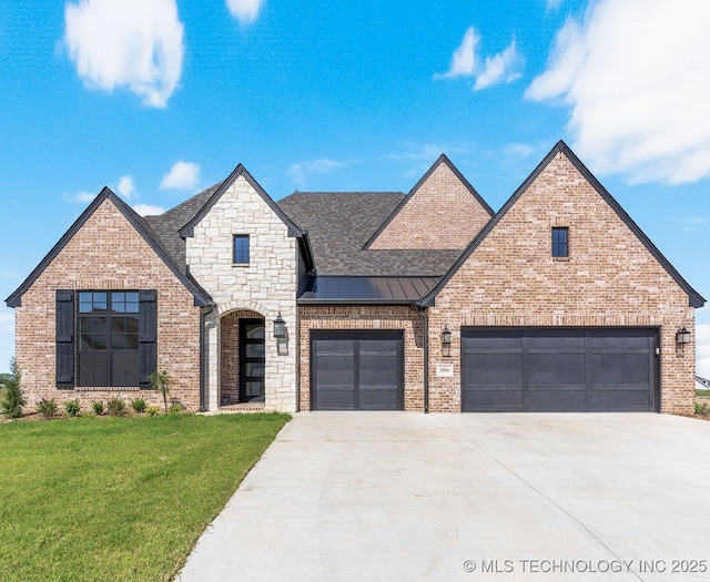 view of front of home featuring a front yard and a garage