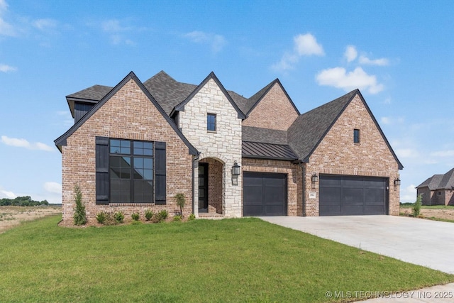 view of front of home featuring a front yard