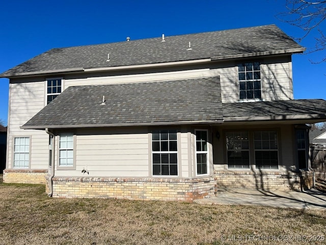 back of house featuring a lawn