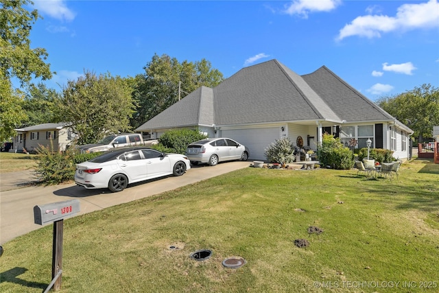 view of front facade featuring a front yard and a garage