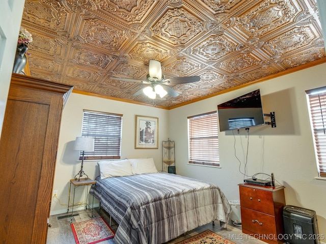 bedroom with ceiling fan