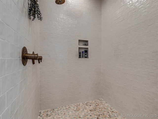 bathroom featuring tiled shower