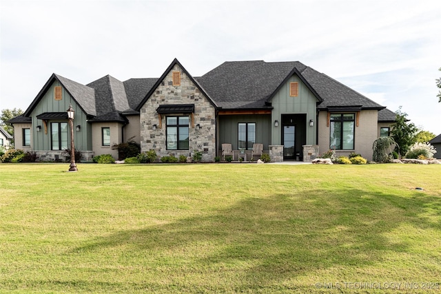 view of front of property with a front yard