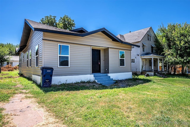 view of front facade with a front yard