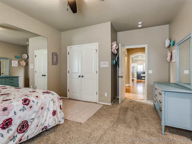 carpeted bedroom with ceiling fan