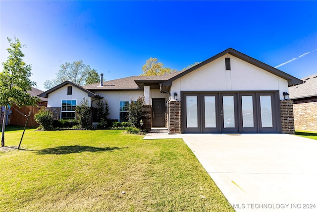 view of front of home featuring a garage and a front yard