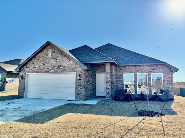 view of front facade with a garage