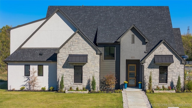 view of front of property with a front yard