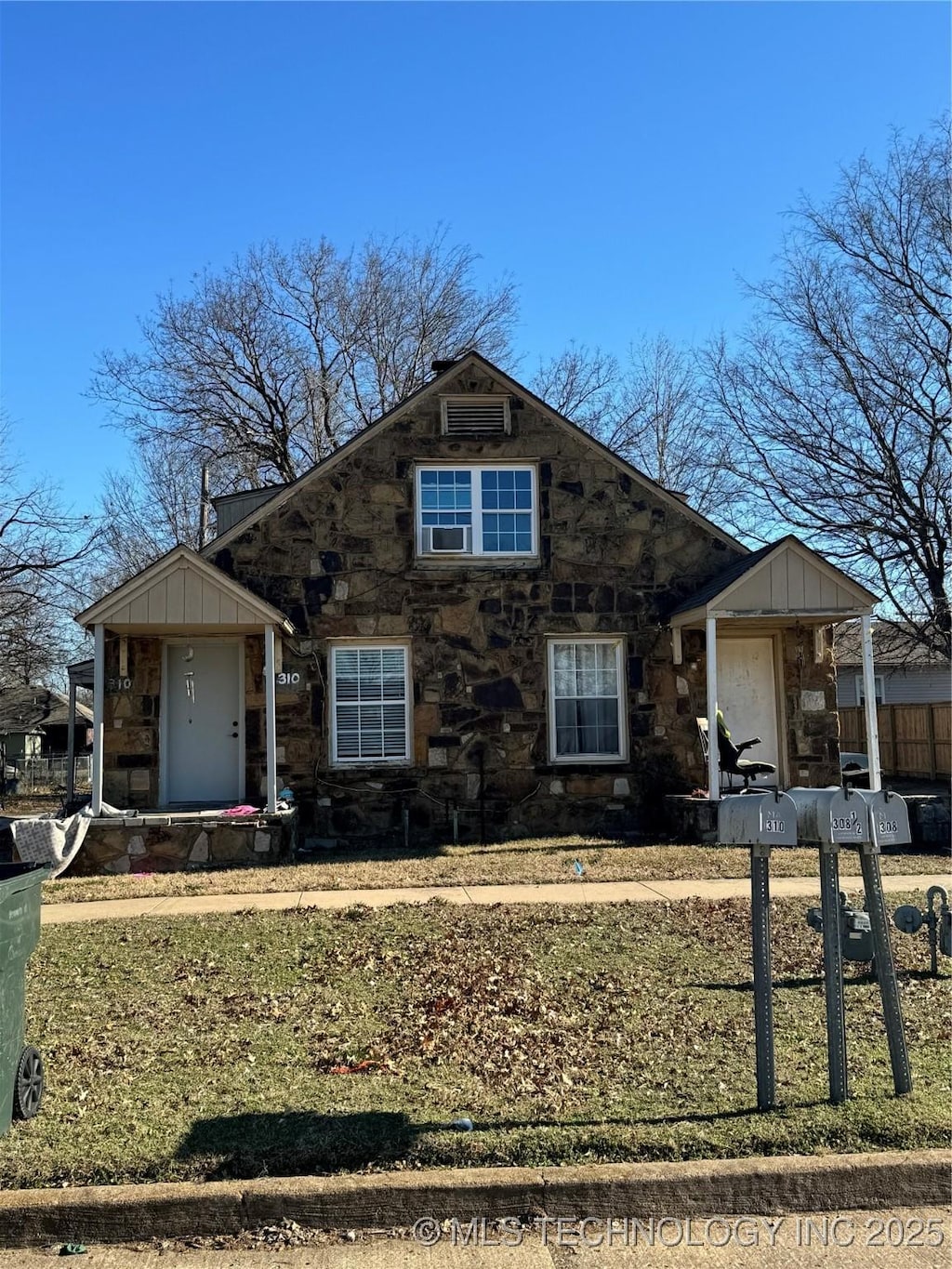 view of front of house featuring a porch