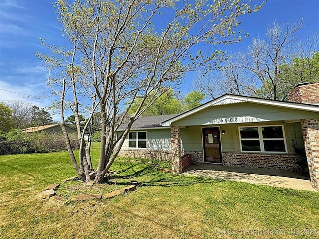 view of front of property with a front yard and covered porch