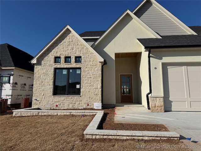 view of front of property featuring a garage