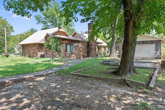 view of front of house featuring a garage and a front yard