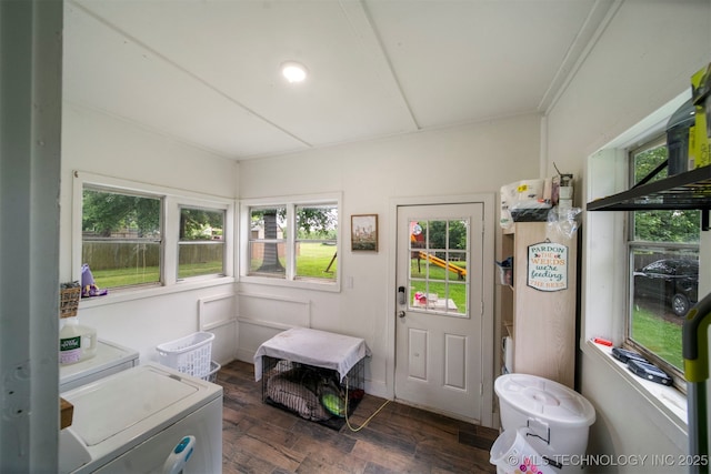 sunroom / solarium with independent washer and dryer