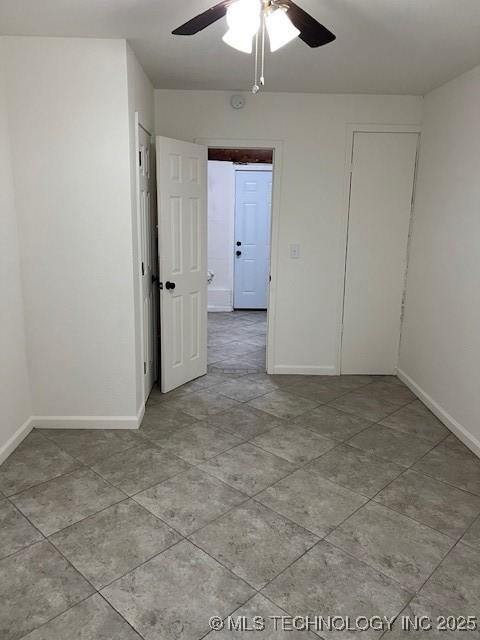 empty room featuring ceiling fan