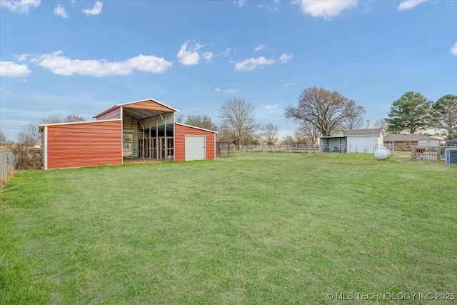 view of yard with an outbuilding