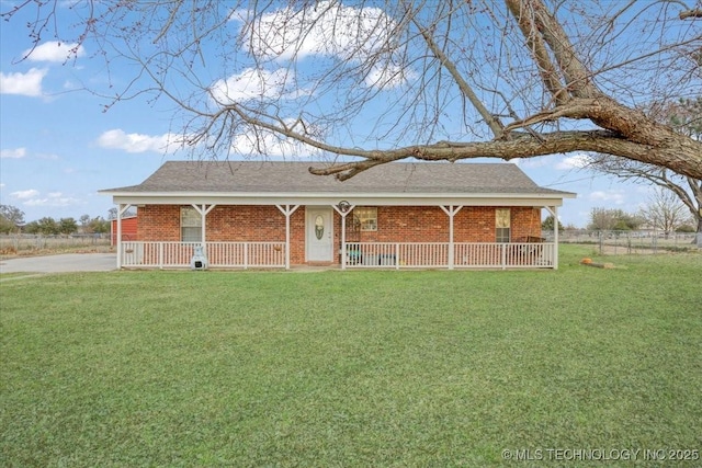 view of front of house with a front lawn