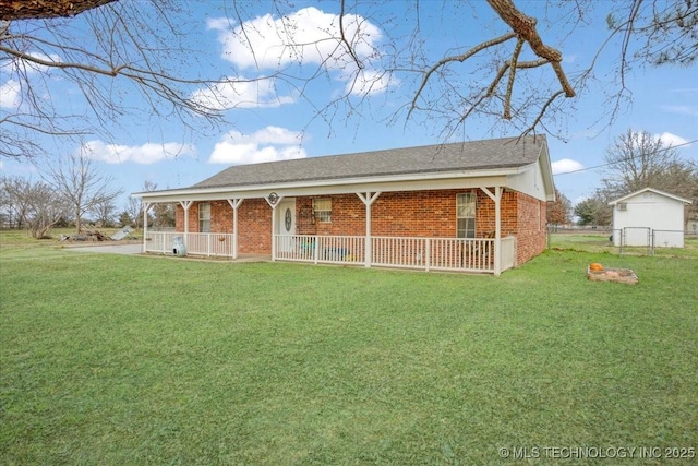 view of front of property featuring a front lawn and covered porch