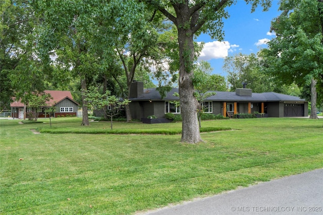 ranch-style home with a front yard