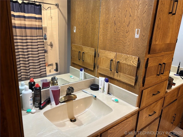 full bathroom featuring vanity