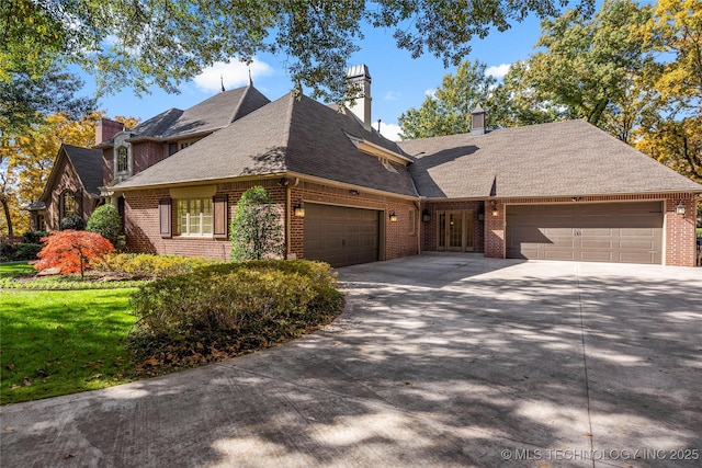 view of front property featuring a garage and a front lawn