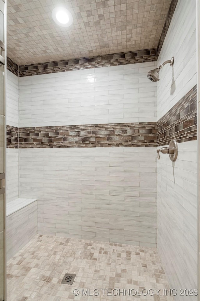 bathroom featuring a tile shower