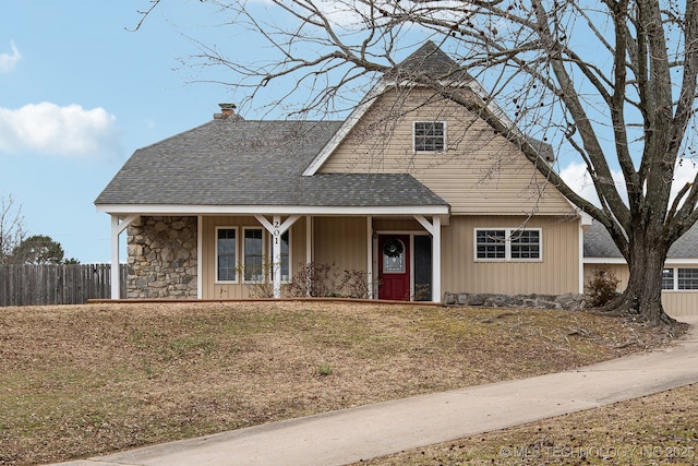 view of front of home featuring a front yard and a porch