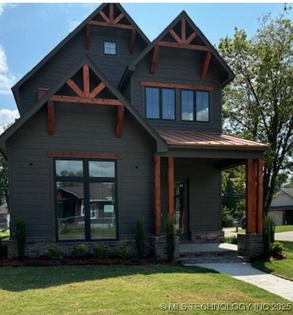 view of front of house with a front lawn