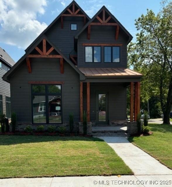 view of front facade featuring covered porch and a front yard