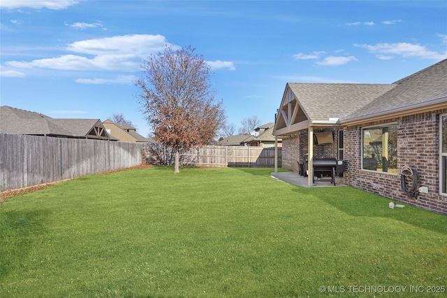 view of yard featuring a patio area