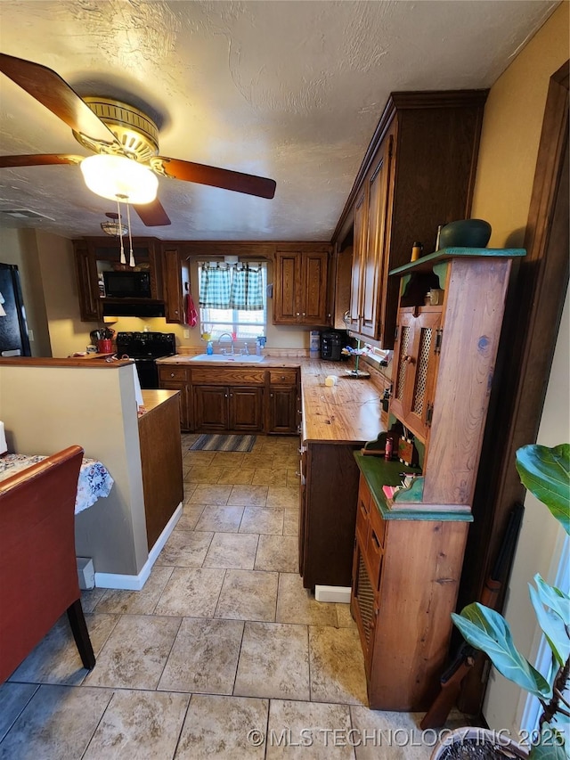 kitchen with ceiling fan, sink, a textured ceiling, and black appliances