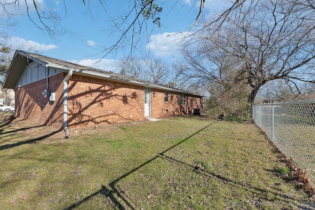 exterior space featuring a yard