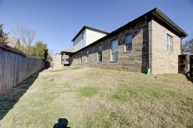 exterior space featuring a lawn