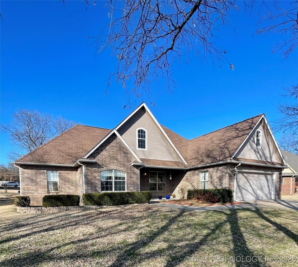 view of front of property featuring a front lawn and a garage