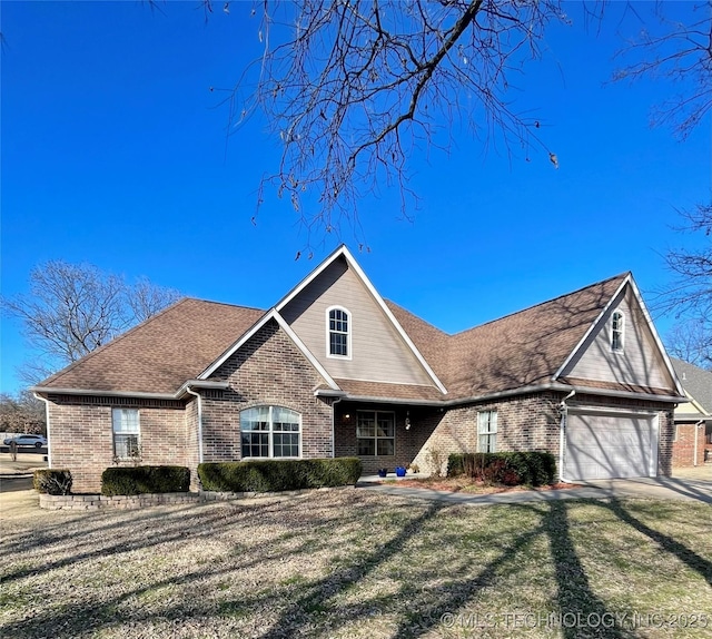 view of front of property featuring a front lawn and a garage