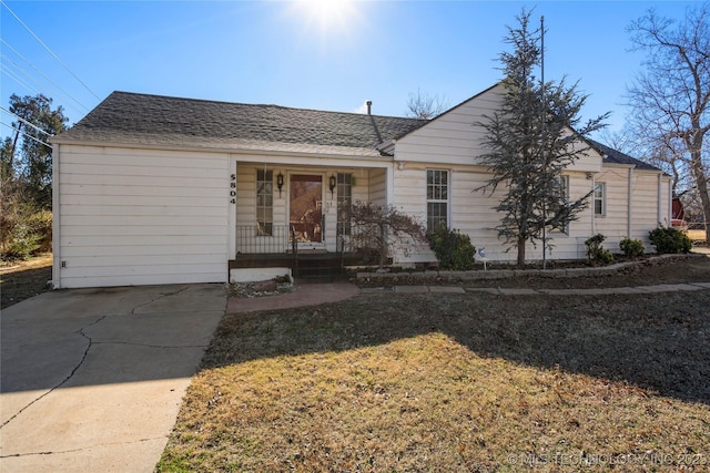 single story home with a front yard