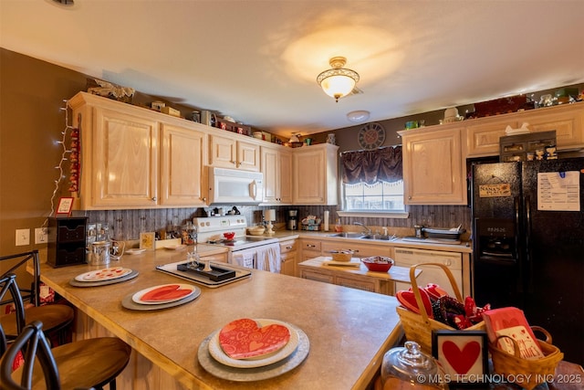 kitchen with kitchen peninsula, a breakfast bar, white appliances, sink, and light brown cabinets