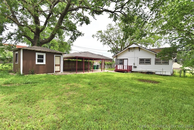 view of yard with an outdoor structure